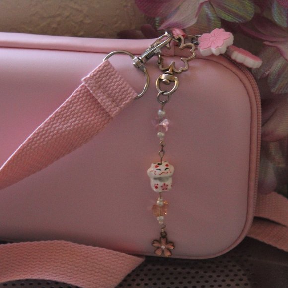 🌸 CUTE CHERRY BLOSSOM LUCKY CAT KEYCHAIN 🌸 - Picture 2 of 3